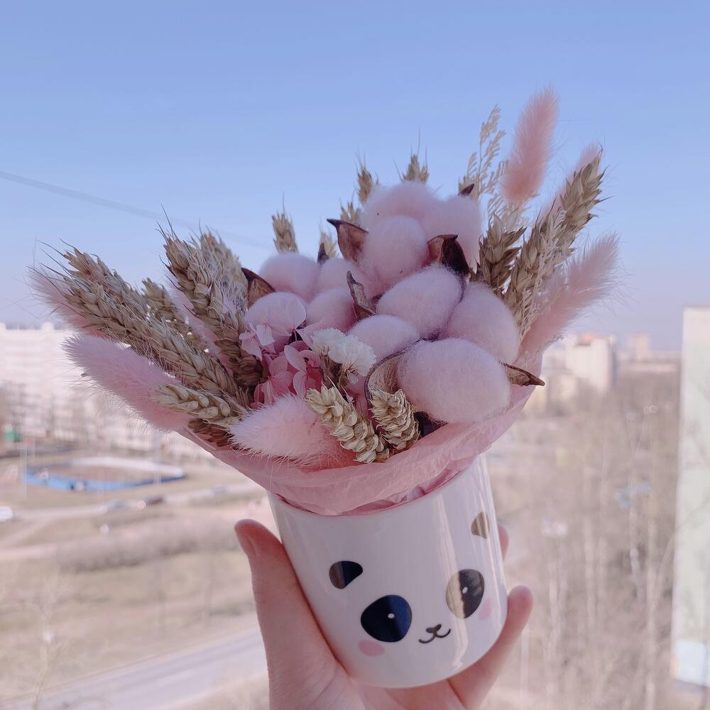 Сухоцветы в керамическом кашпо «Панда» Сухоцветы в керамическом кашпо «Панда»